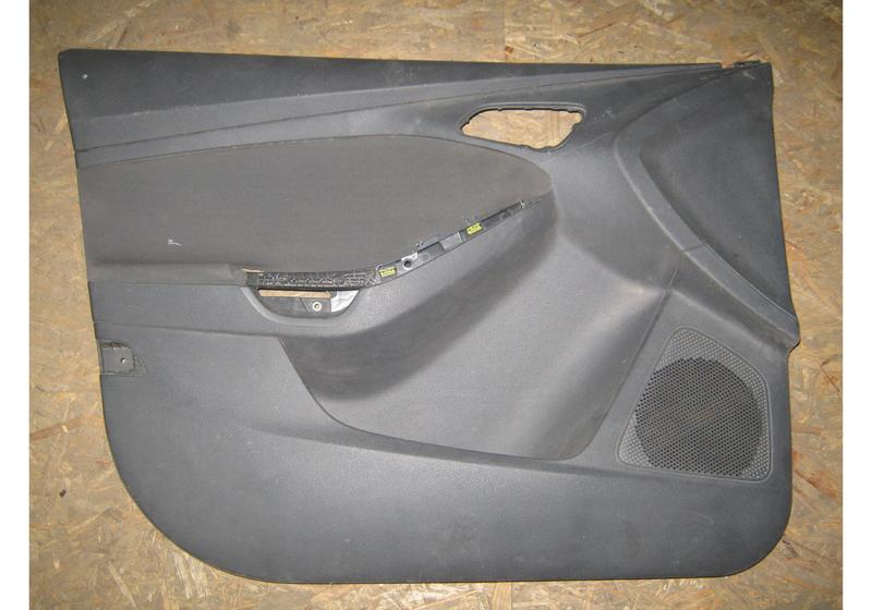 Обшивка двери передней левой Ford Focus 3