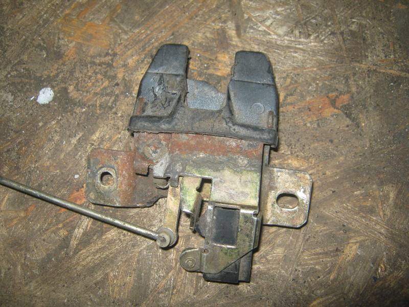 Замок багажника volkswagen polo Замок багажника volkswagen polo