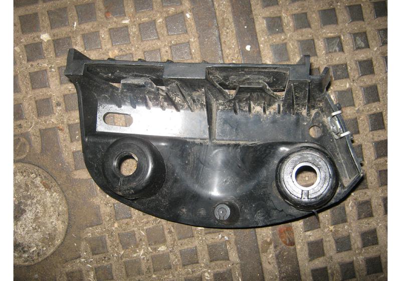 Кронштейн заднего бампера правый BMW 3 серия E90