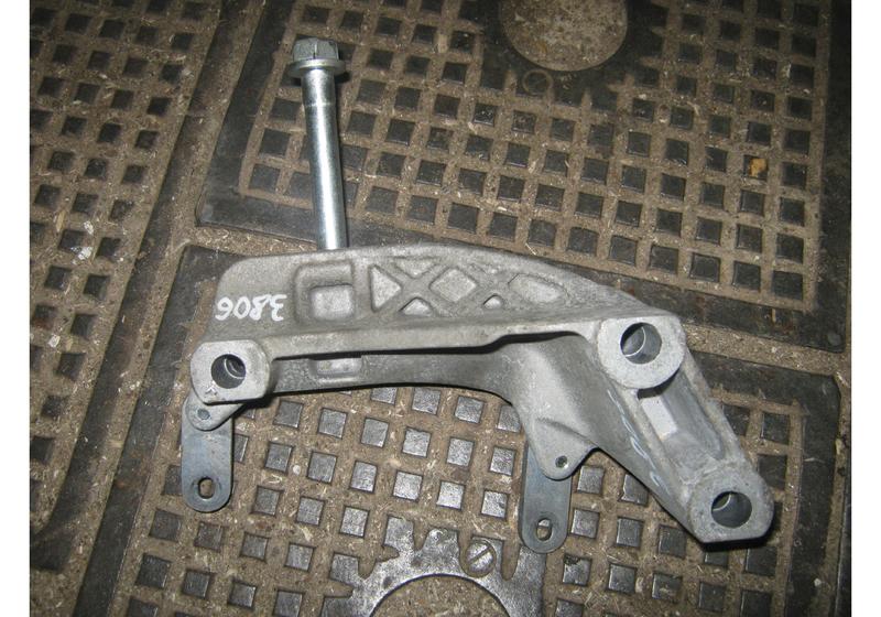 Кронштейн двигателя правый Nissan Qashqai J10