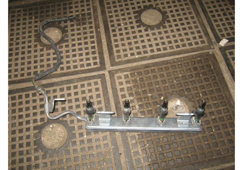 Рейка топливная (рампа) Nissan Qashqai J10