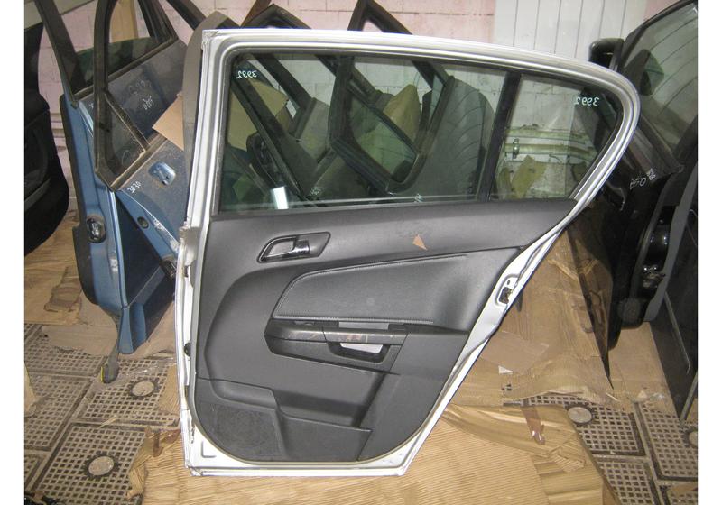Дверь задняя правая Opel Astra H