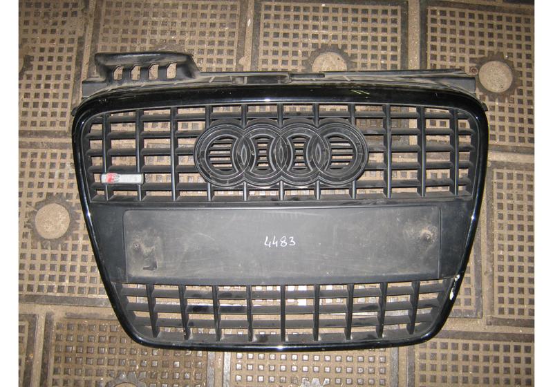 Решетка радиатора Audi A4 B7