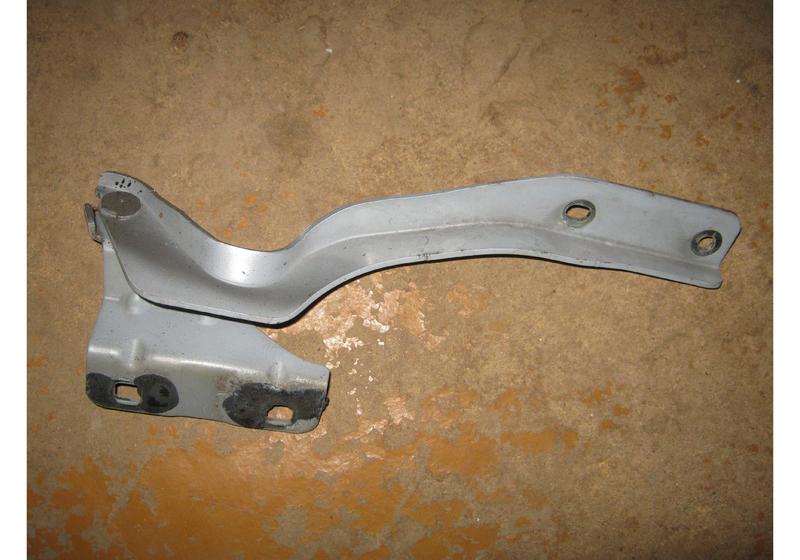 Петля капота левая Nissan Qashqai J10