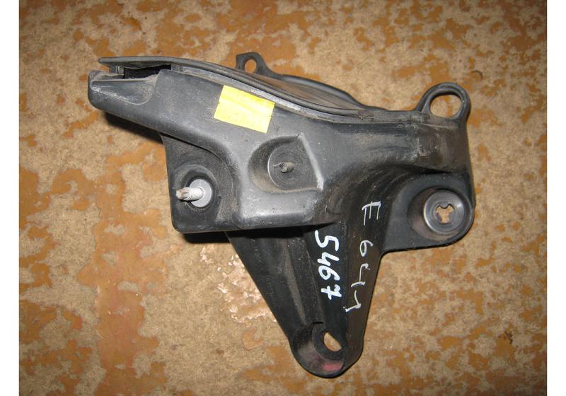 Кронштейн заднего бампера правый Peugeot 3008 U5