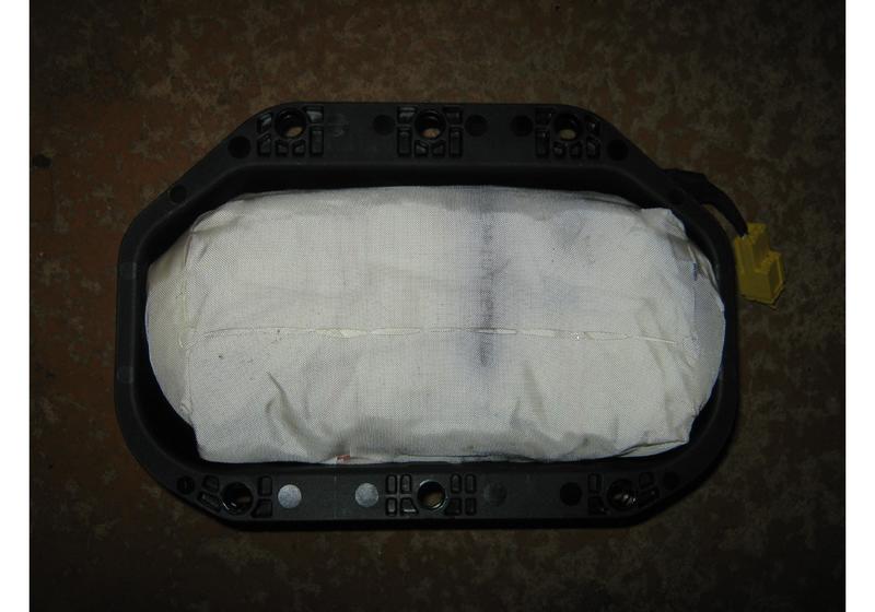 Подушка безопасности в торпеду Opel Astra J