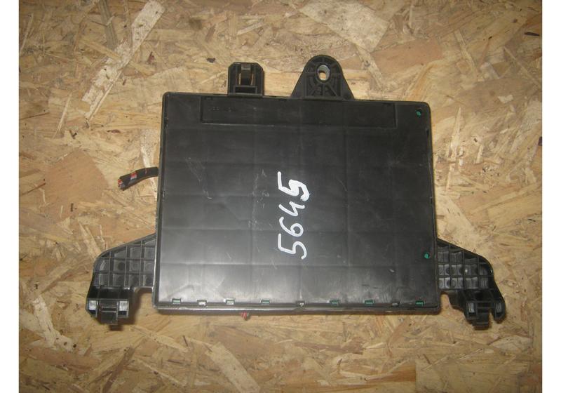 Блок предохранителей Opel Astra J