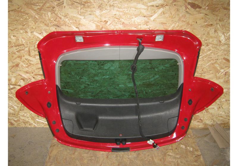 Дверь багажника Opel Astra J