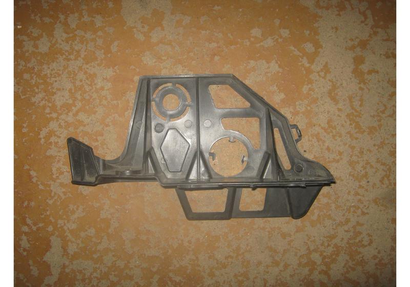 Кронштейн переднего бампера левый Peugeot 3008 U5