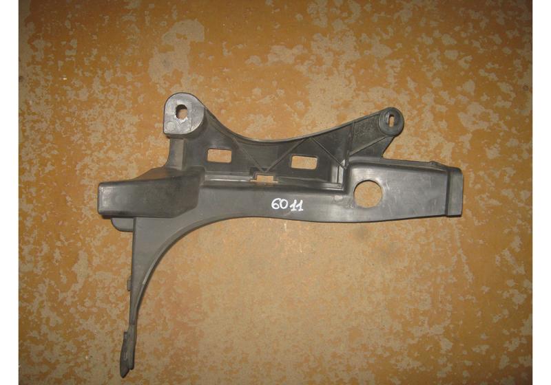 Кронштейн заднего бампера правый Peugeot 3008 U5