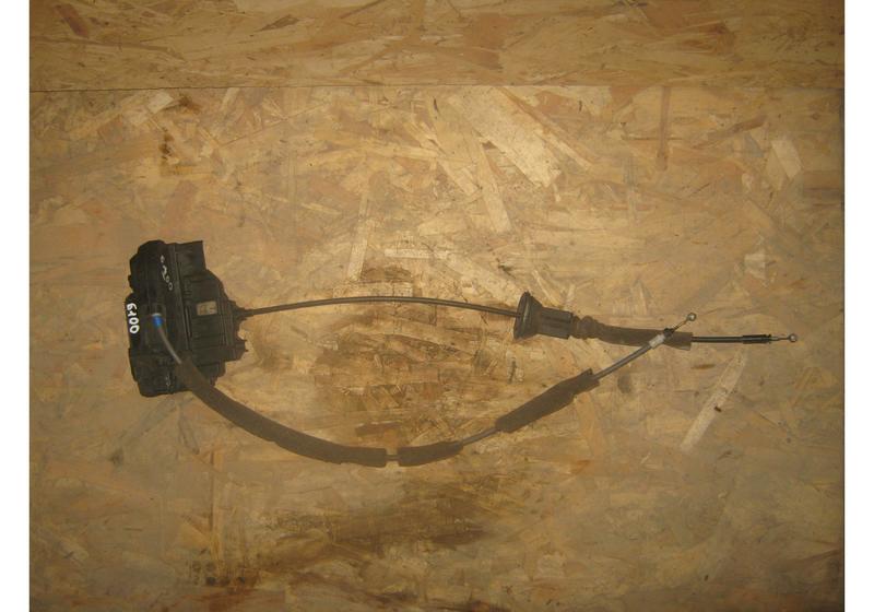 Замок двери передней левой