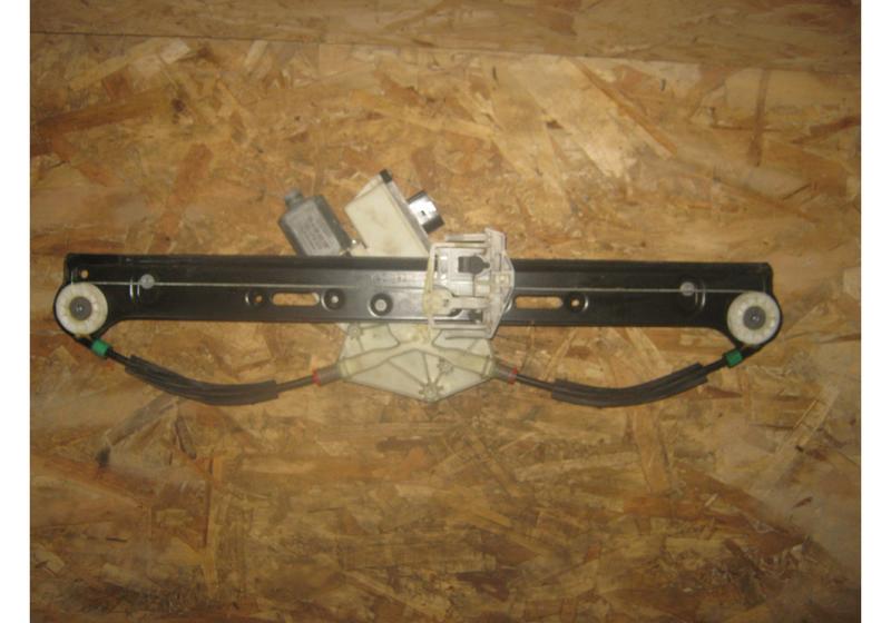 Стеклоподъемник электрический задний левый BMW X3 E83