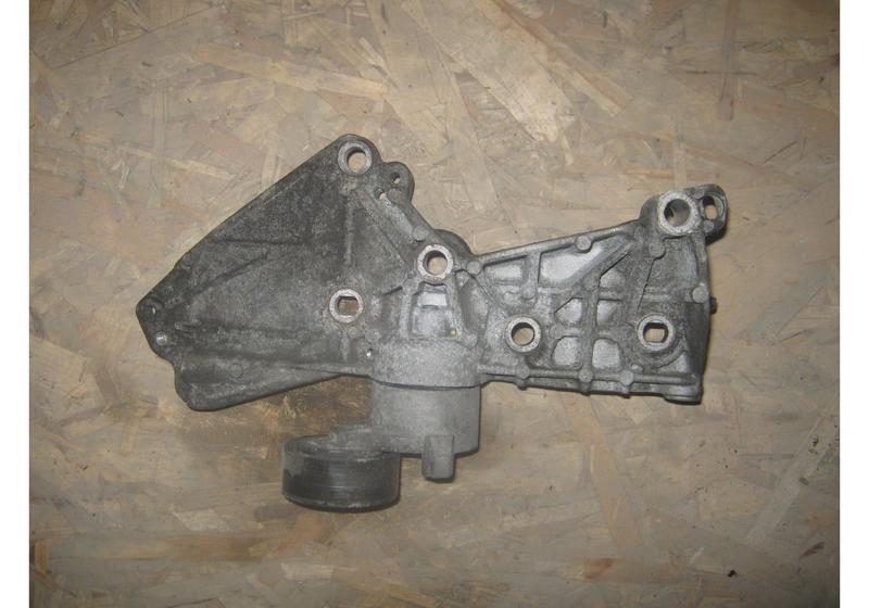 Кронштейн генератора Renault Megane 3