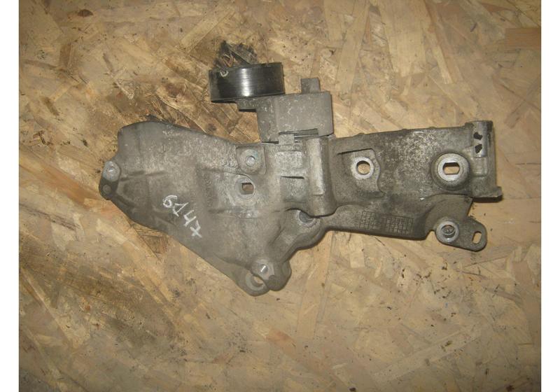 Кронштейн генератора Renault Megane 3