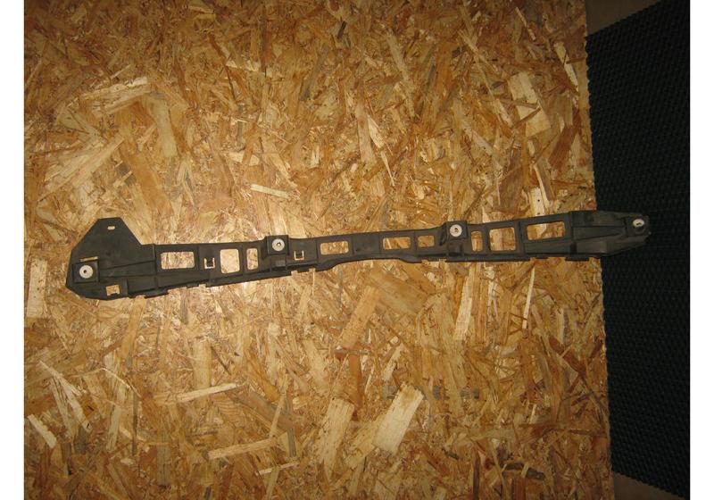 Кронштейн заднего бампера центральный Opel Astra J