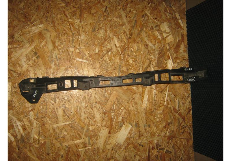 Кронштейн заднего бампера центральный Opel Astra J