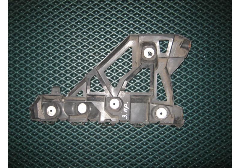 Кронштейн заднего бампера правый Opel Astra J