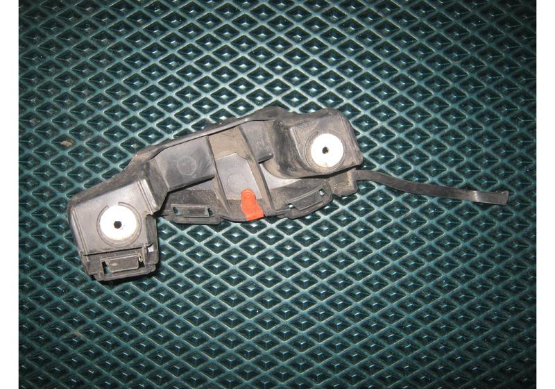 Кронштейн заднего бампера правый Opel Astra J