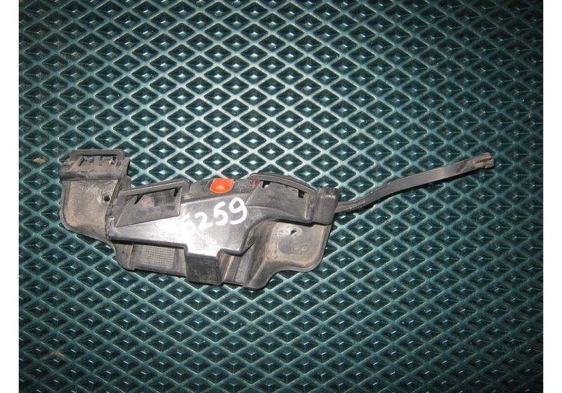 Кронштейн заднего бампера правый Opel Astra J