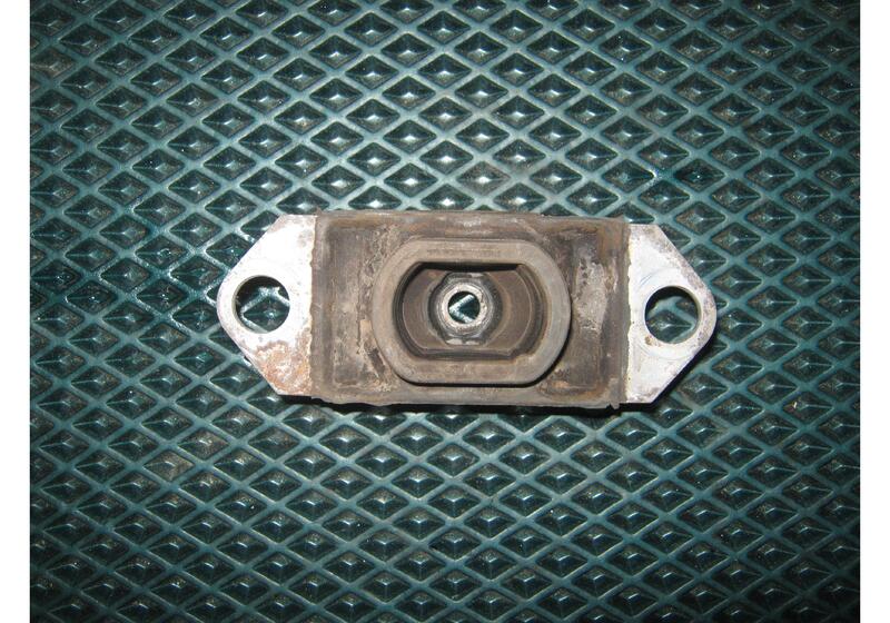 Опора КПП Nissan Qashqai J10