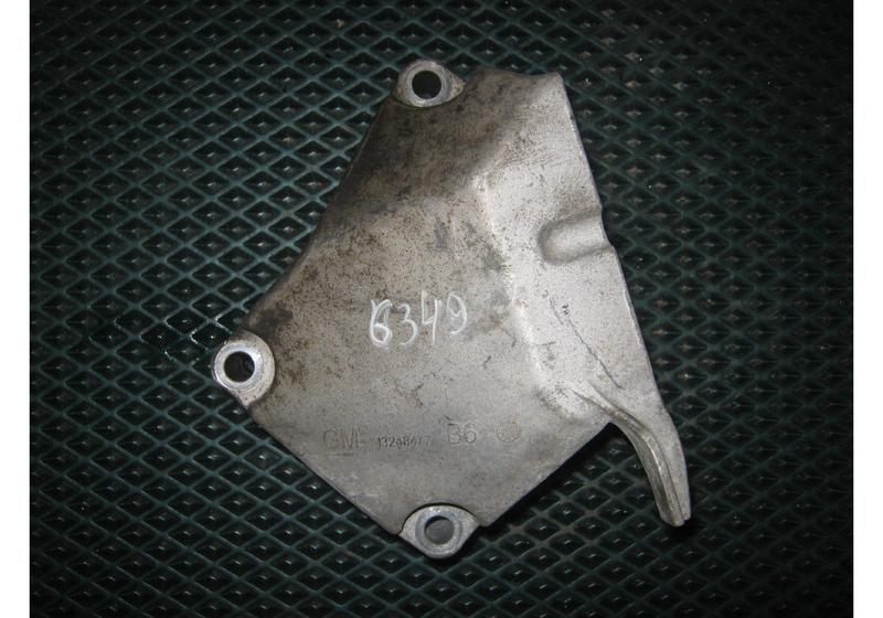 Кронштейн двигателя правый Opel Astra J