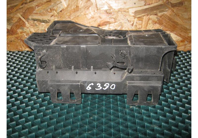 Корпус блока предохранителей Opel Astra J