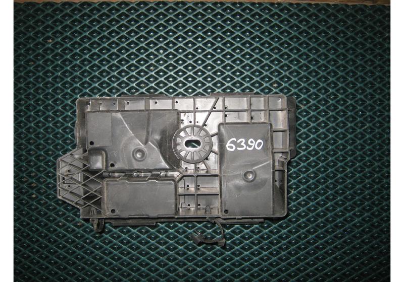 Корпус блока предохранителей Opel Astra J