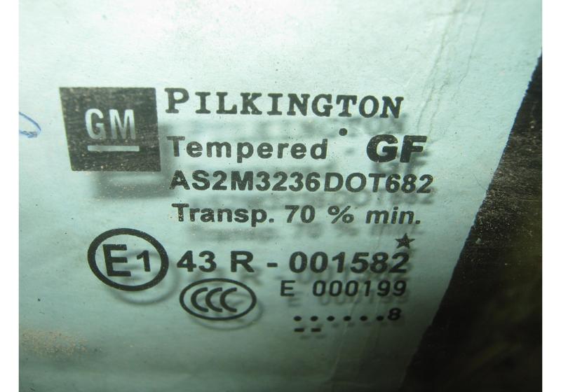 Стекло задней левой двери Opel Astra H
