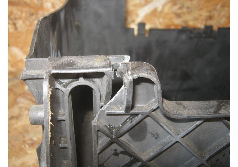 Крепление АКБ Renault Megane 3