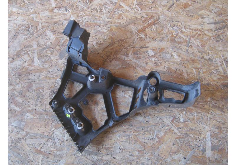 Кронштейн заднего бампера правый Renault Megane 3