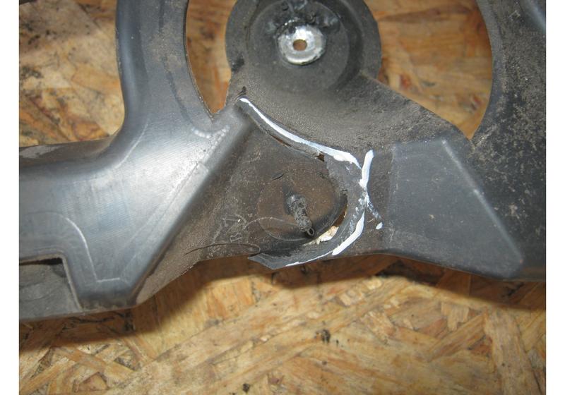 Кронштейн заднего бампера правый Renault Megane 3