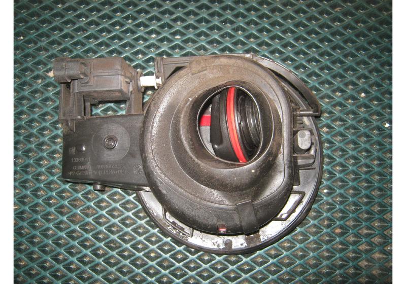 Лючок топливного бака Opel Astra J
