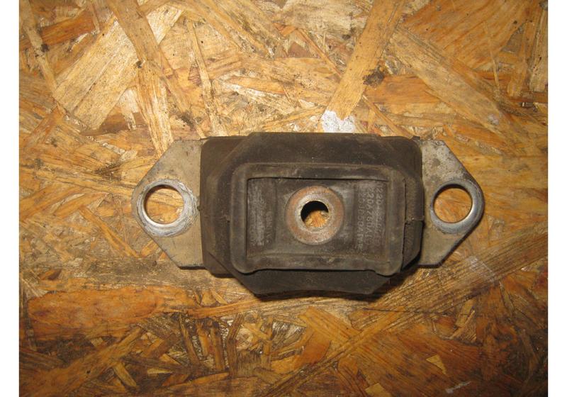 Опора КПП Nissan Qashqai J10