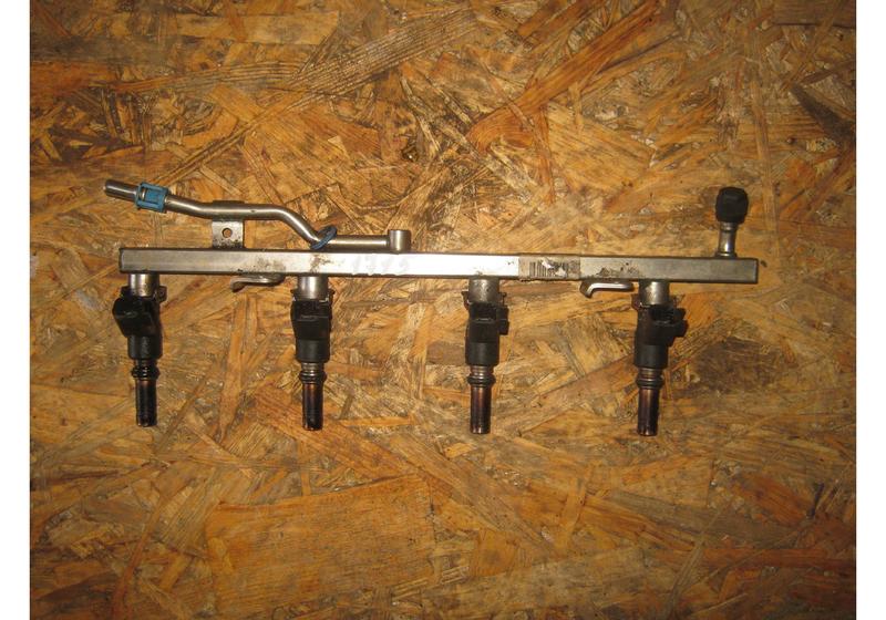 Рейка топливная (рампа) Opel Astra H