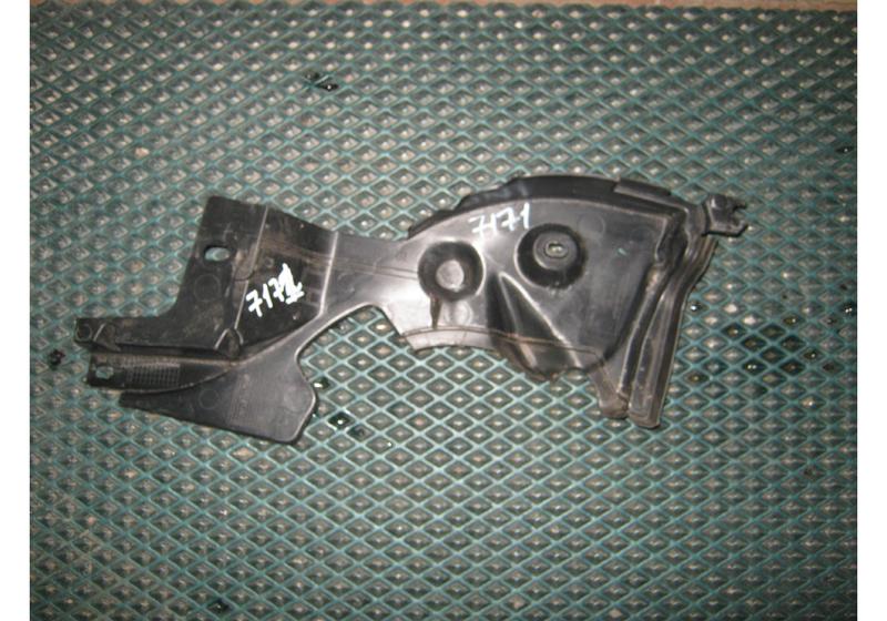 Крепление уплотнителя капота левое Mini Clubman Cooper F54