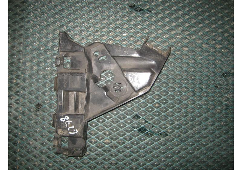 Кронштейн переднего бампера правый Opel Astra J