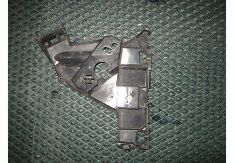 Кронштейн переднего бампера правый Opel Astra J