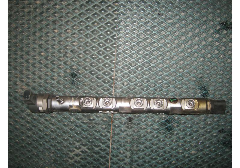 Рейка топливная (рампа) BMW X3 E83