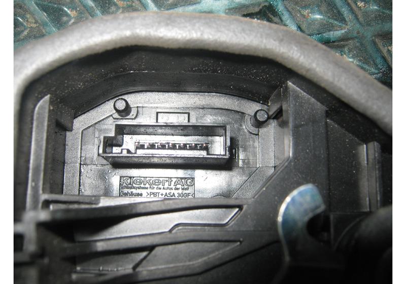 Замок двери передней правой BMW X3 E83