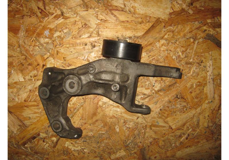 Кронштейн генератора Opel Astra J