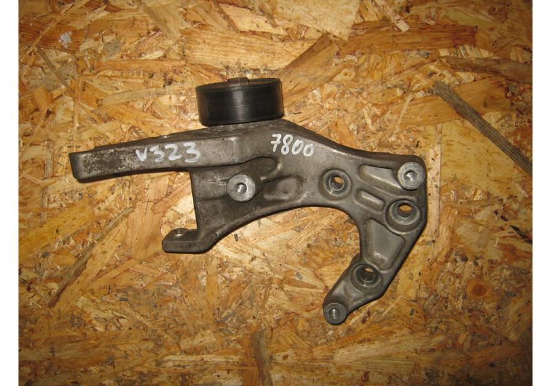 Кронштейн генератора Opel Astra J