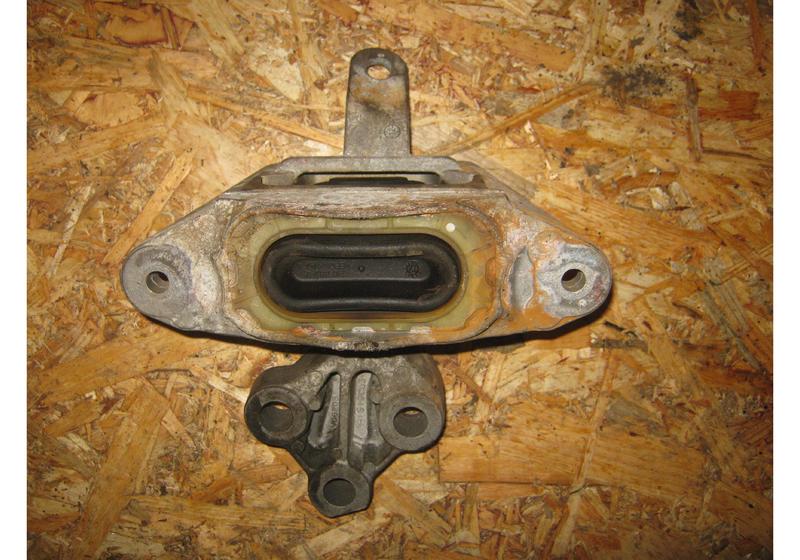 Опора двигателя Opel Astra J