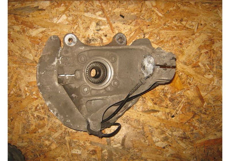 Кулак передний правый Mini Clubman Cooper F54