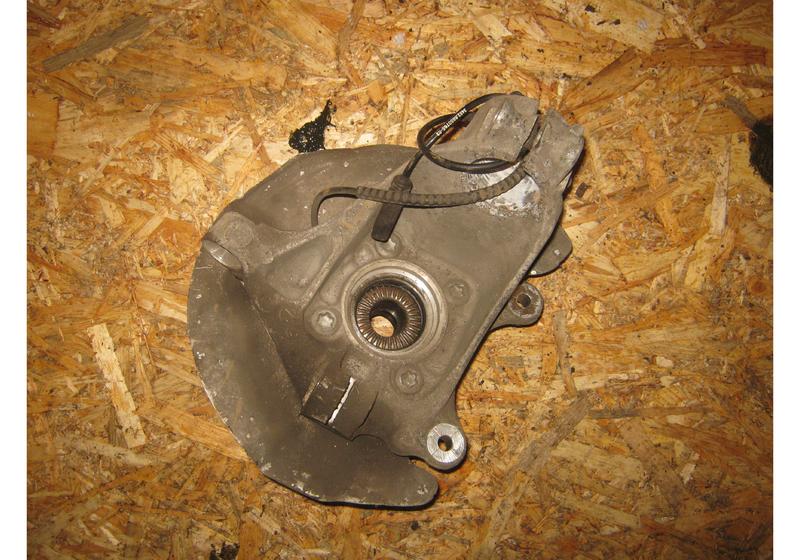 Кулак передний левый