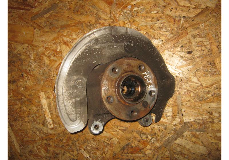 Кулак передний левый Mini Clubman Cooper F54