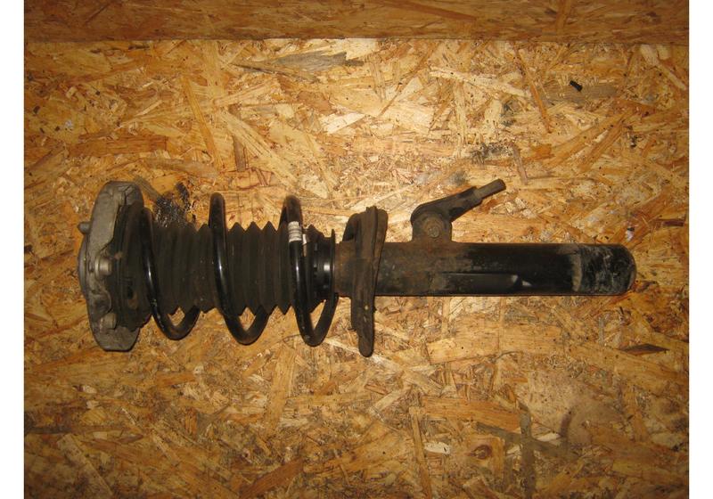 Стойка передняя левая в сборе