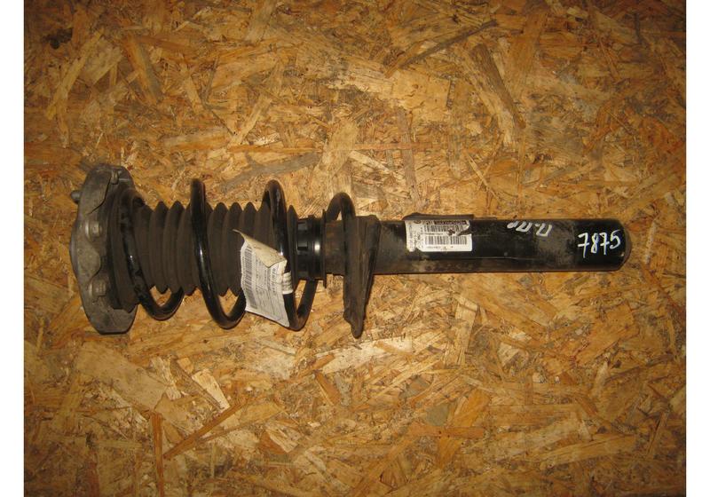 Стойка передняя правая в сборе