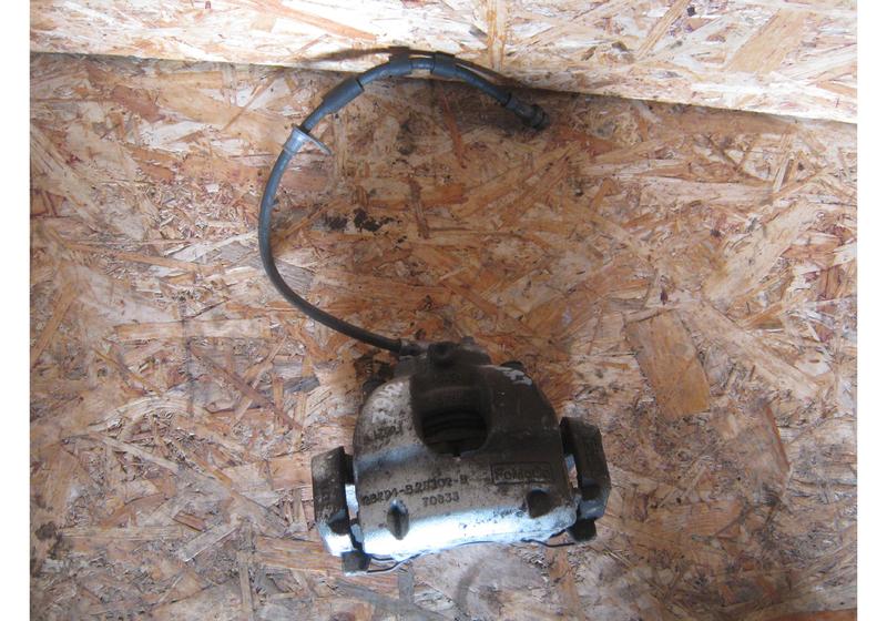 Суппорт передний правый Ford Escape 4 MK4