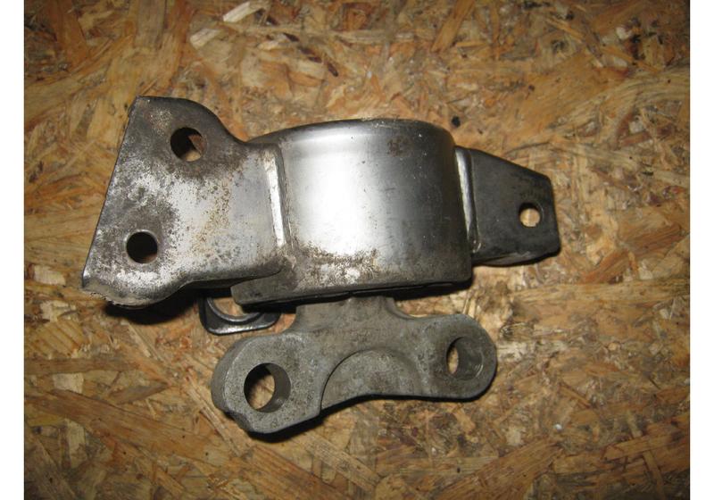 Опора двигателя Opel Corsa D