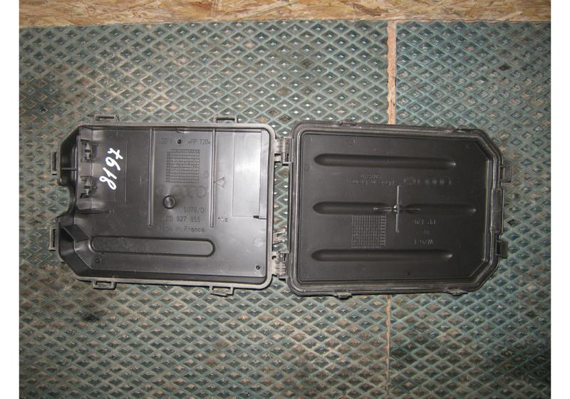 Корпус блока предохранителей Audi A4 B7